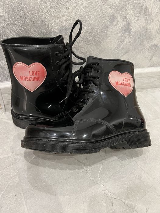 Боти Love Moschino