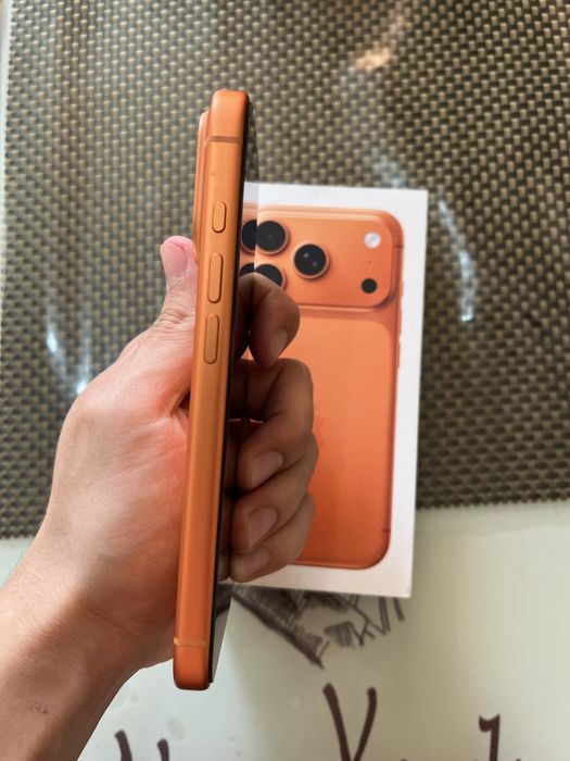 Продам айфон 17 про