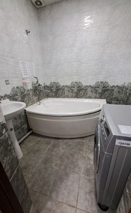 Навоий шахрида 3 хоналик ( 115 кв.м.)  квартира сотувда