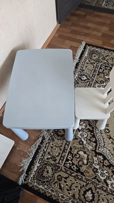 Продам детский стол и стул