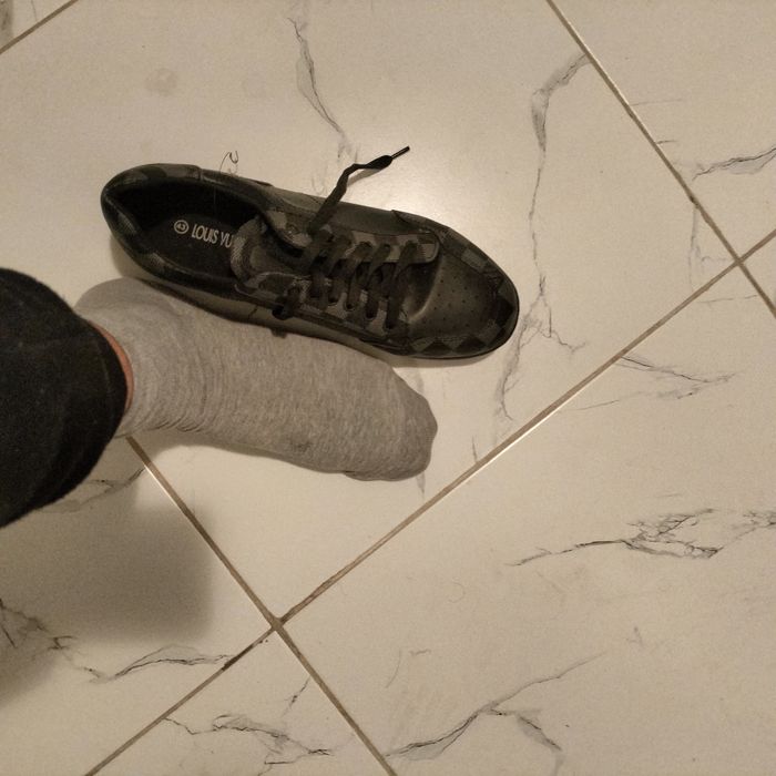 Кросовки абсолютно новый 43размер