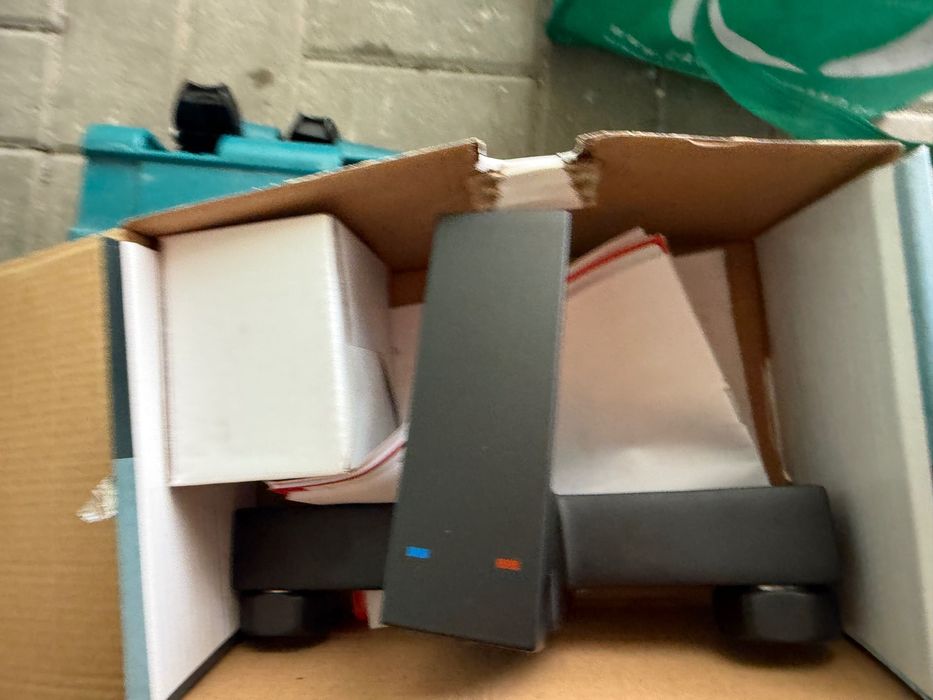 Robineți și accesorii pentru baie