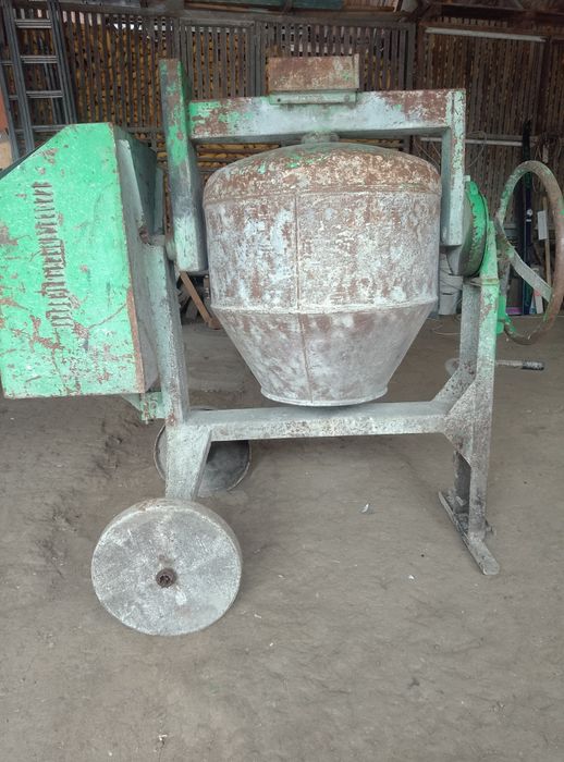 Betoniera silențioasă de 250 l