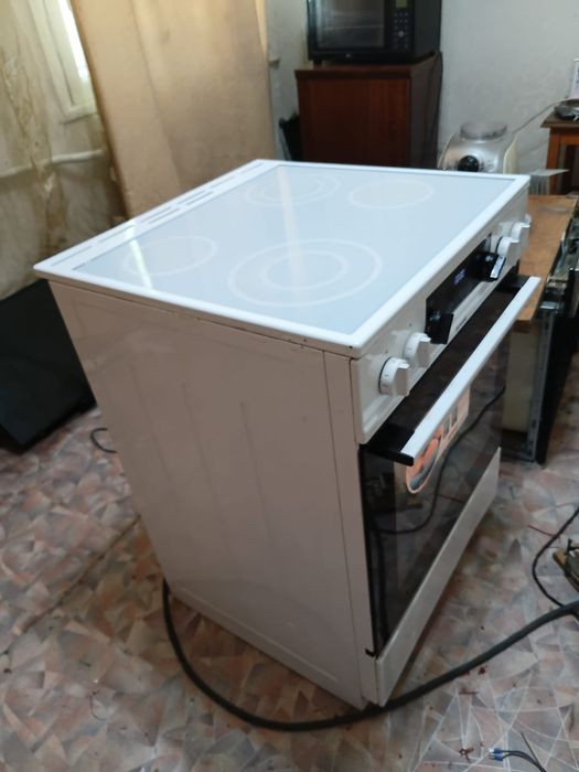 Продам стеклокерамическую плиту Gorenje
