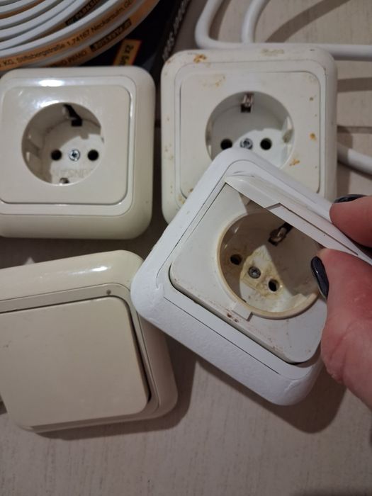 Разклонител, Контакти,ключове и уплътнител за 22лв всичко