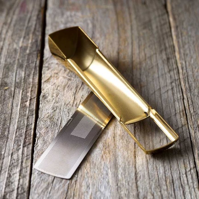 Шведска филтърна цедка за насипен чай Drosselmeyer, златисто-сребриста