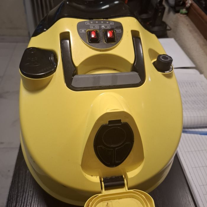 Aspirator cu aburi și apa de curatat
