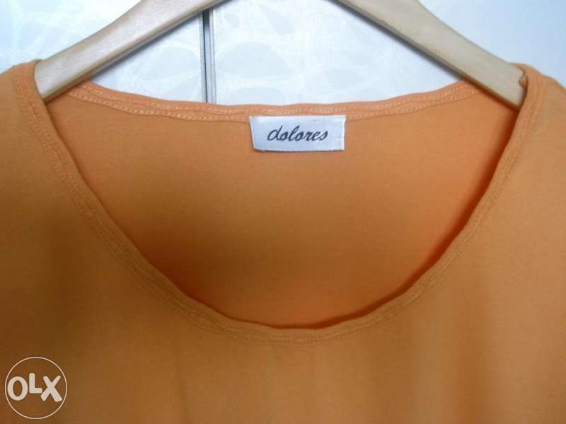 2 блузки М и трета подарък