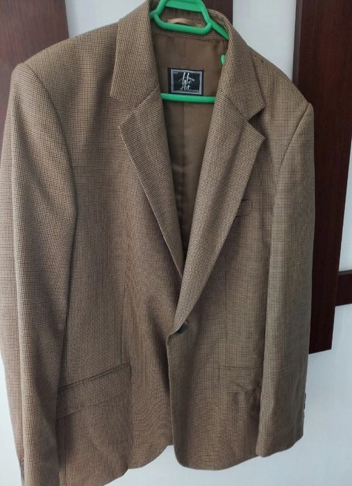 Sacou barbati marca House of Art nou nout, marime XL sau 46 - 48.
Marime talie si bust 100 - 110 cm