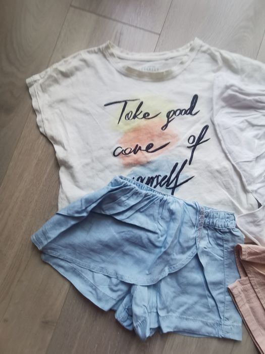 Set pantalon scurt și tricou pentru fetite 4-5 ani.