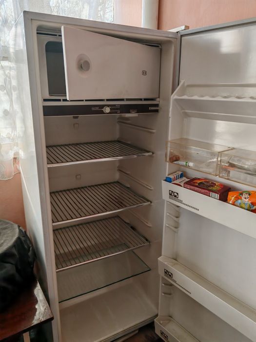 Холодильник.    .      .