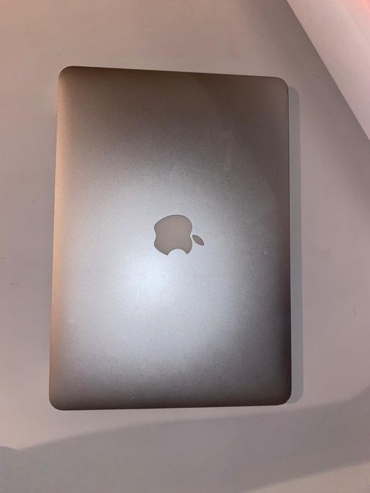 Продам мак бук про