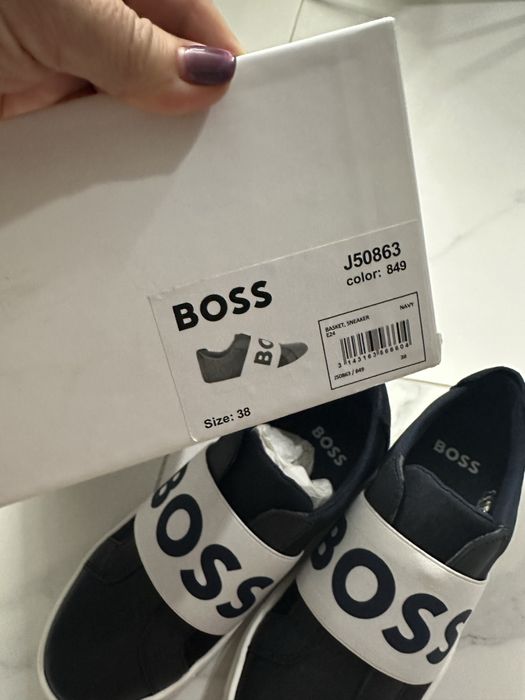 Нови оригинални спортно-елегантни обувки BOSS 38 номер