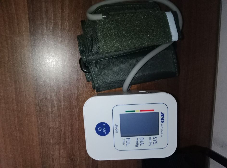 Tensiometru digital de braț nou.