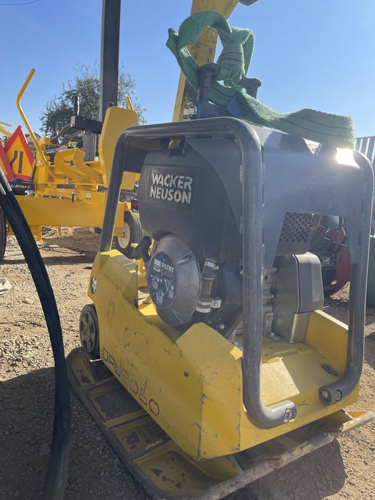 De Inchiriat cilindru compactor 3,4tone si talpa compactoare 190kg