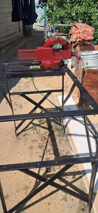 Слесарный стол тисками