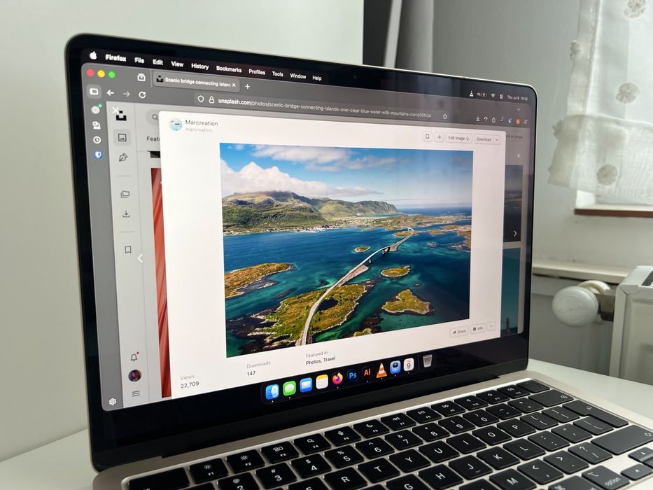 Macbook Air M2 - Starlight - 8GB RAM/256GB
