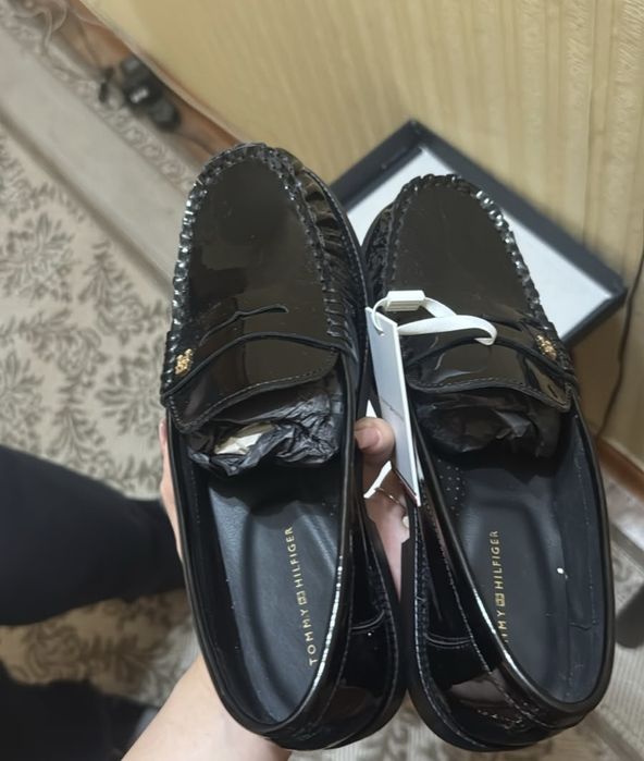 Италия оригинал.Лофер мюли Stuart Weitzman украшены брошью из