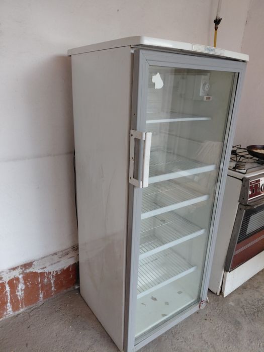 Витринный холодильник бирюса