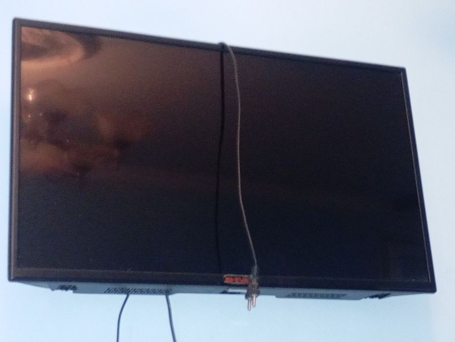 Телевизор сатылады  80/40 см Багамы 40 мын тенге