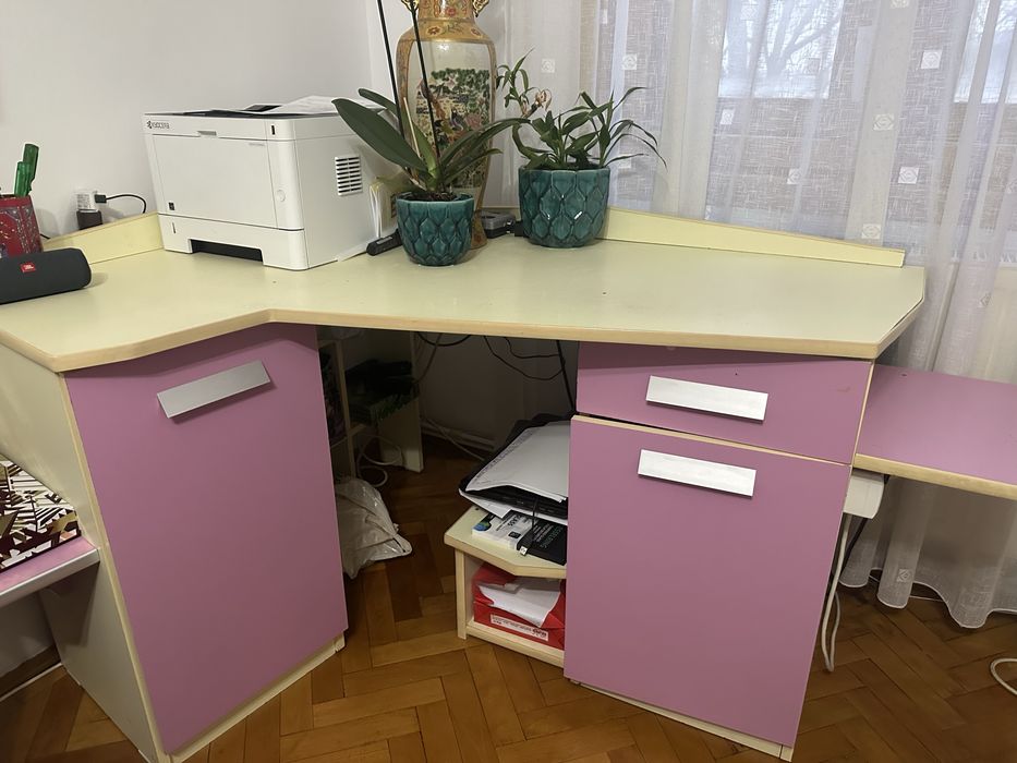 Birou elegant in colț si masa extensibila