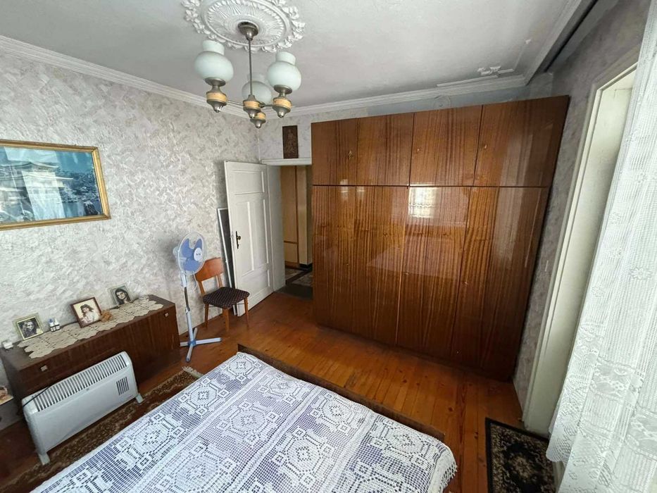 ЕТАЖ от КЪЩА с РЗП 120 кв.м, двор 150 кв.м, град Карлово