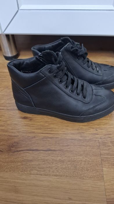 Продам осенние ботинки