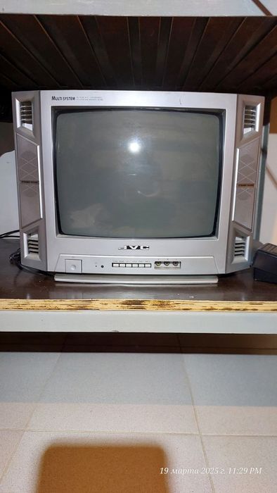 Телевизор Panasonic с тумбой.