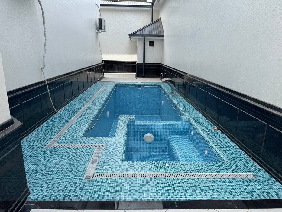 Майолика в бассейне без протечек и переделок