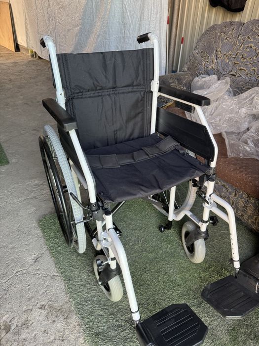 Продаю инвалидную коляску новая !