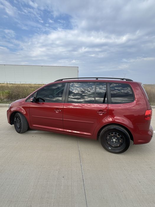 Vând Volkswagen Touran