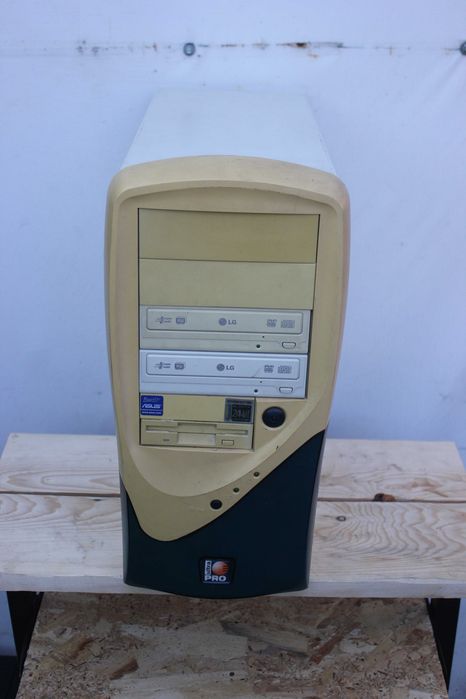 Carcasa alba retro PC Ultra-Pro