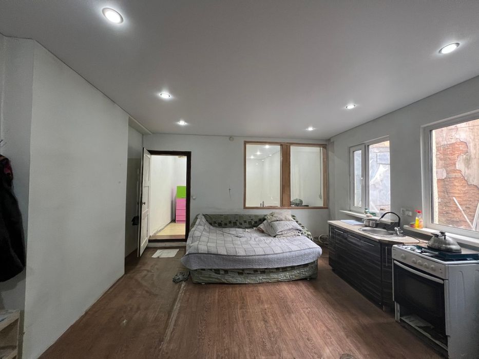 Продаётся дом центре города.