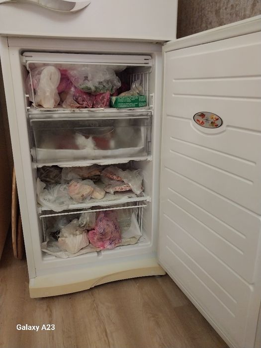 Холодильник б/у работает