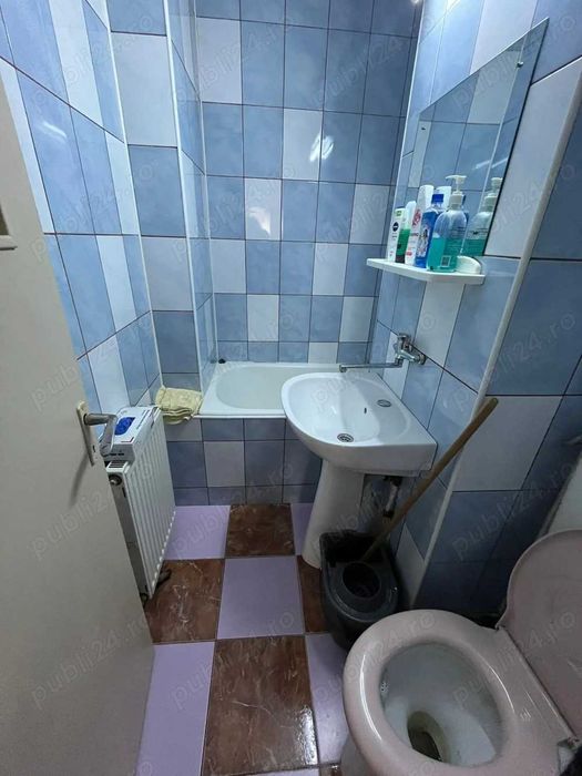 Vand apartament  3 camere  semidecomdat