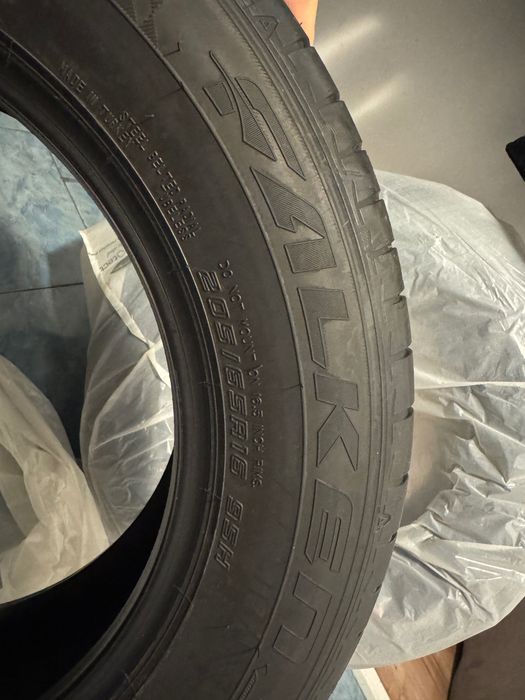Vând anvelope auto 205/65 R16