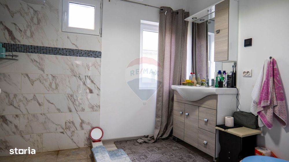 Vanzare vila si spațiu comercial, gradina si garaj-zona Corbii Mari