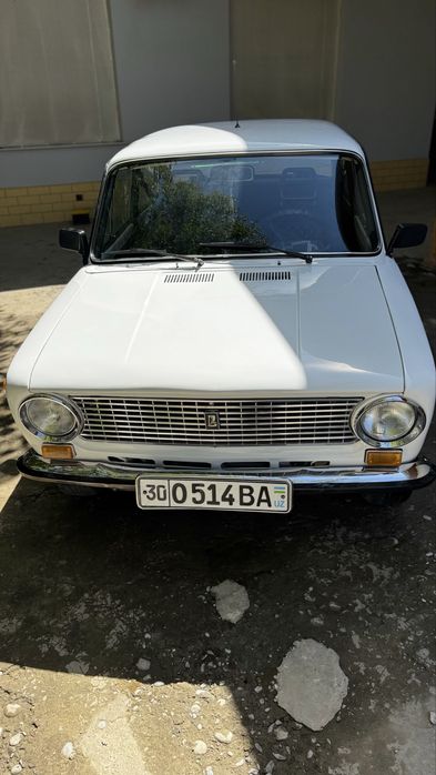 Жигули 21011.
