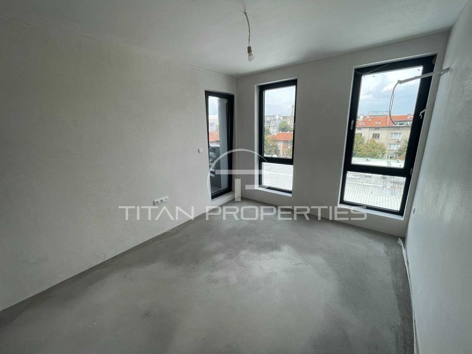 Продава се Тристаен апартамент в Пловдив, Младежки Хълм - 156 кв.м за 1642 €/кв.м - Снимка #4