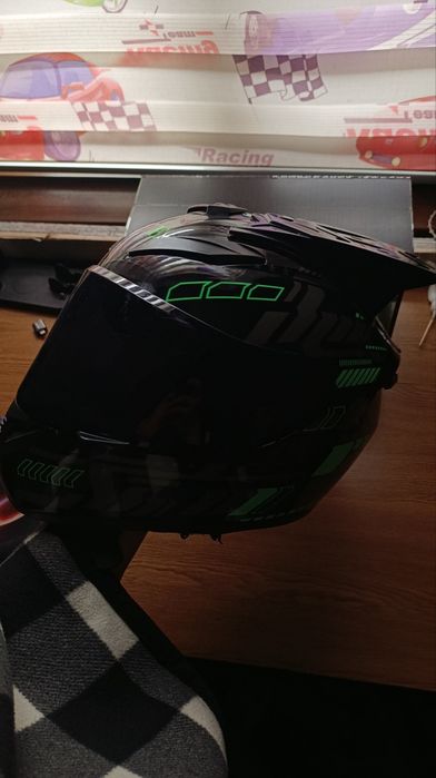 Мотошлем продаётся срочно