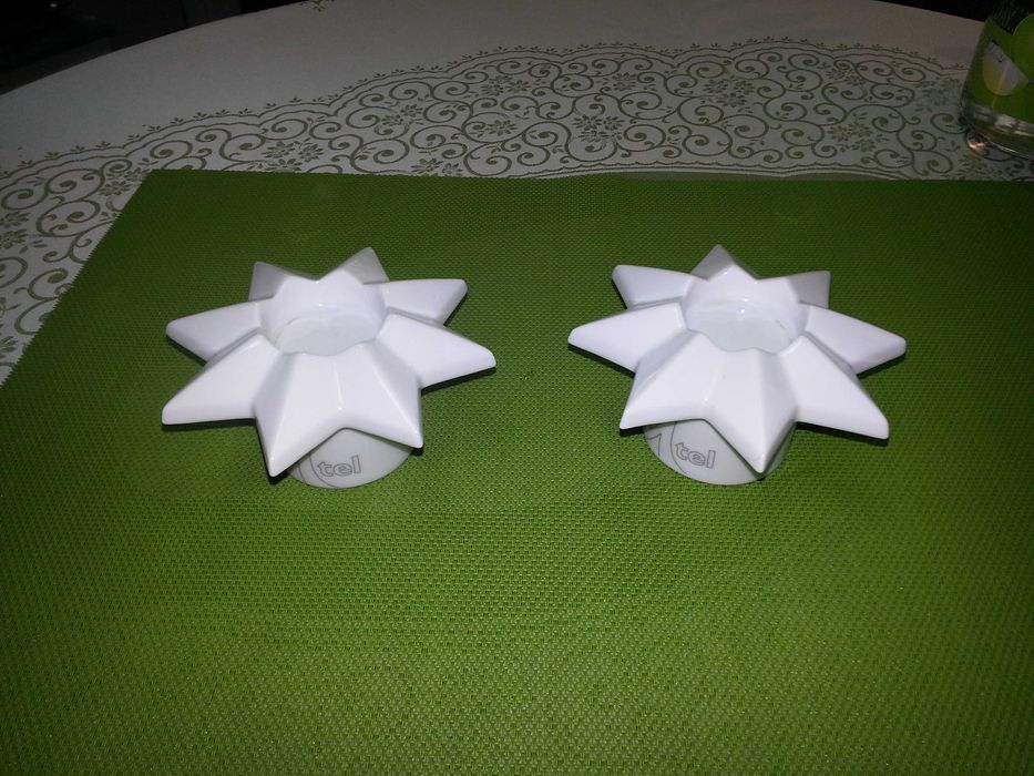 Поцеланови свещници и бижутерска кутия