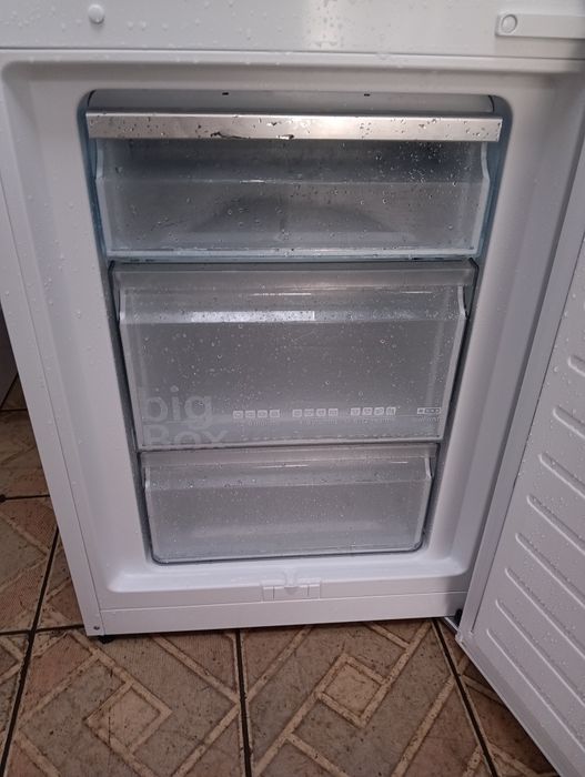 Комбиниран хладилник с фризер Сименс Siemens с 2 години гаранция!