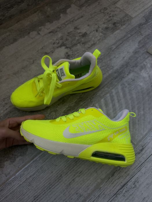 Чисто нови маратонки Nike