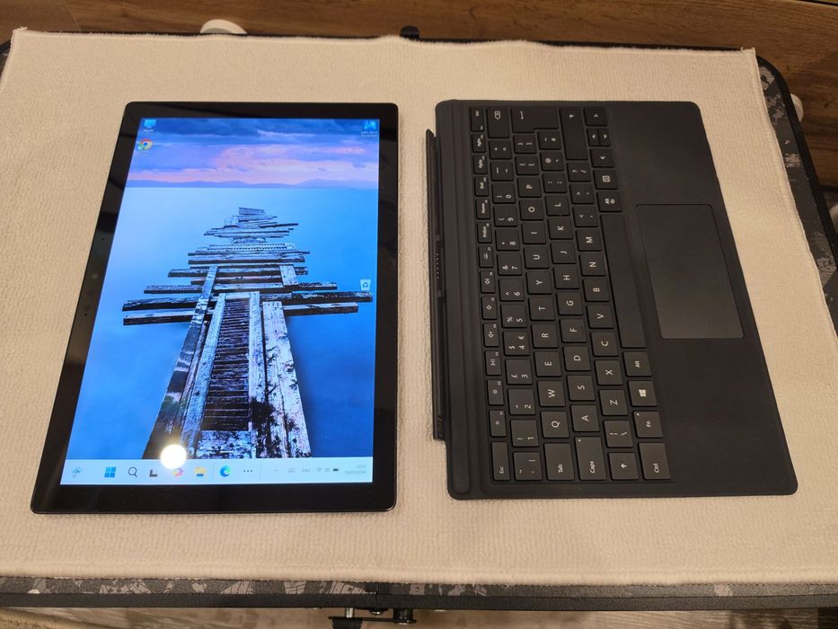 Microsoft Surface Pro 7+ / i5-11th / 8GB Ram / 512 SSD