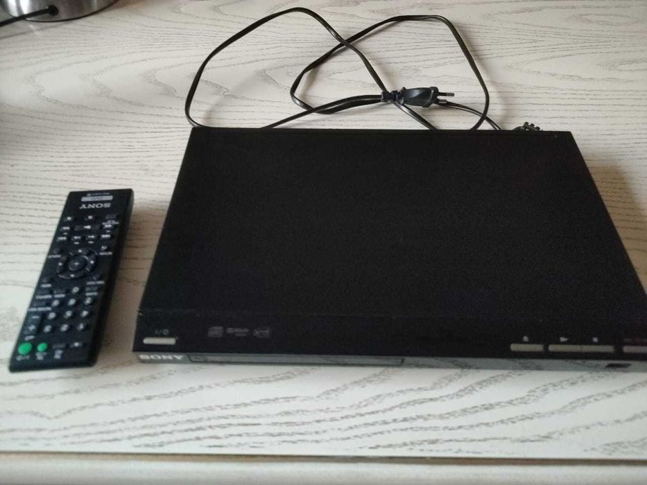 DVD-видеоплеер Sony DVP-SR750HP