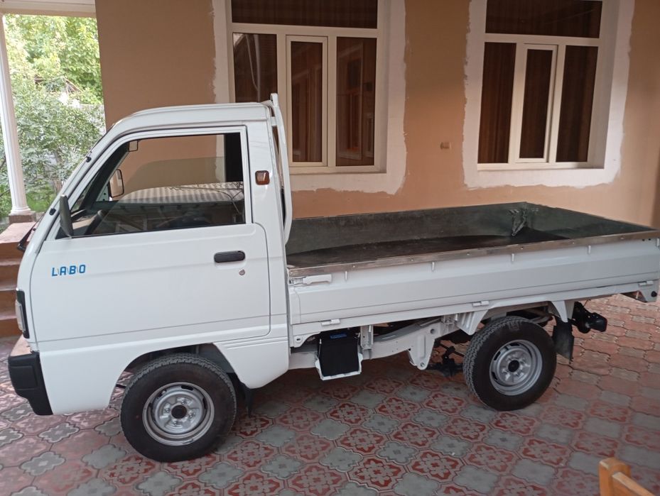 Labo moshina sotiladi