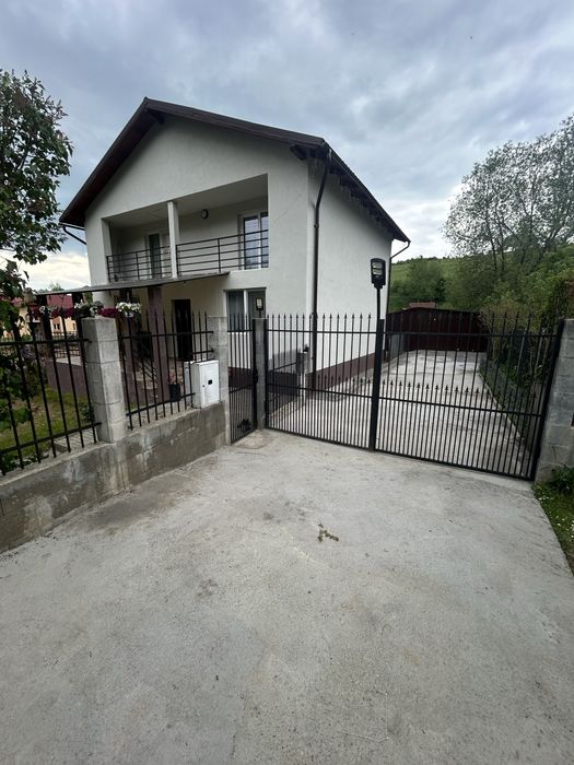 Casă P+E ultra finisată,4 dormitoare, complet mobilată, teren 950 mp