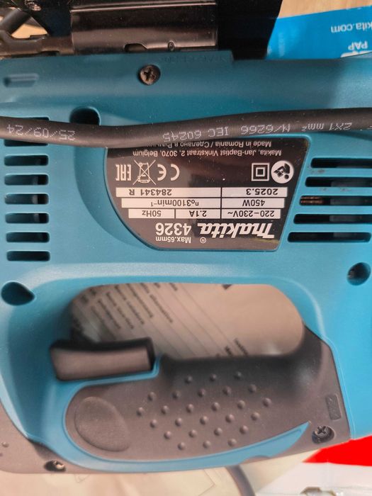 Makita - Fierastrau pendular 450 W 4326