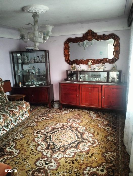 Casă de vânzare cu teren.