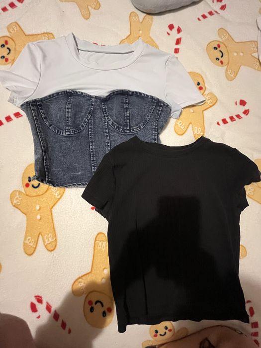 Коплект две блузи с къс ръкав.